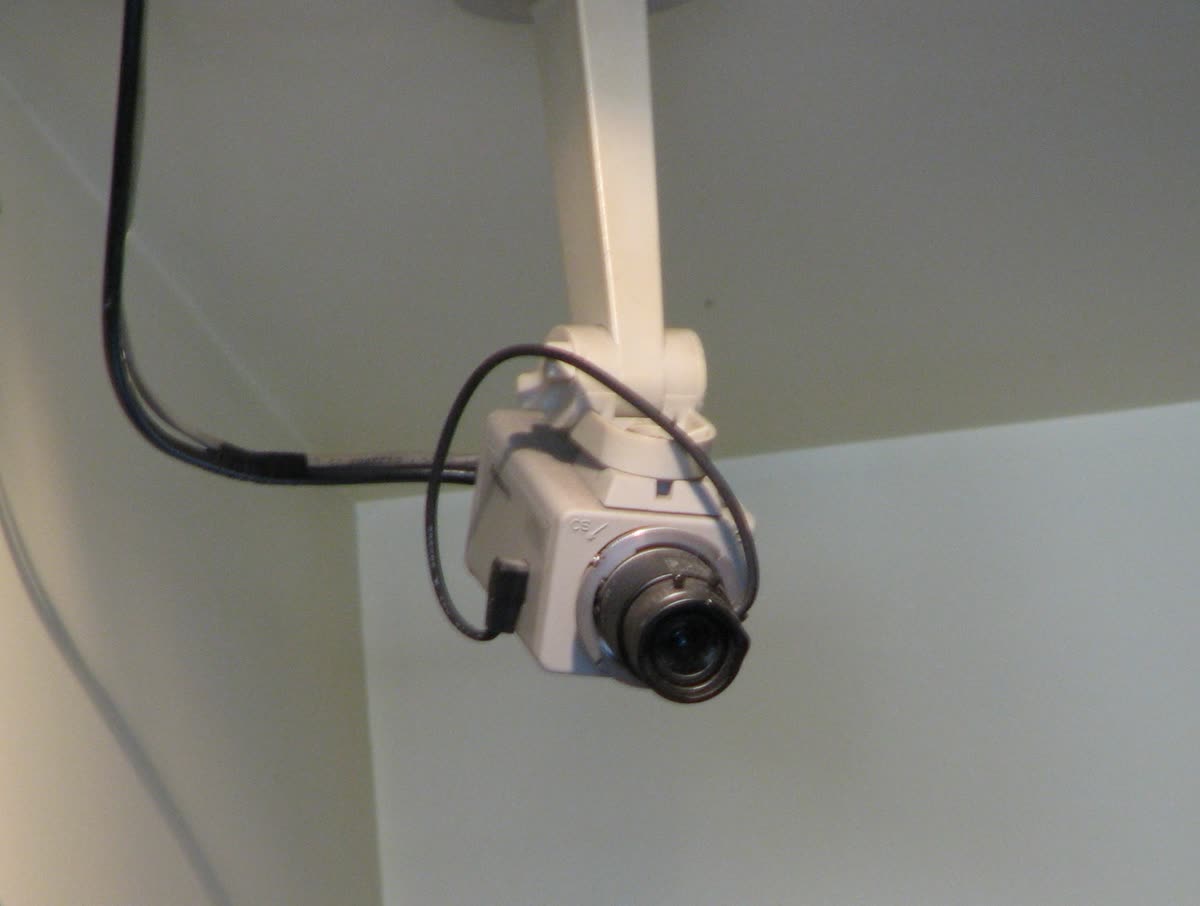 Security camera closeup — 구독 없는 보안카메라, 셸리 50달러 신제품은 무엇이 나왔나