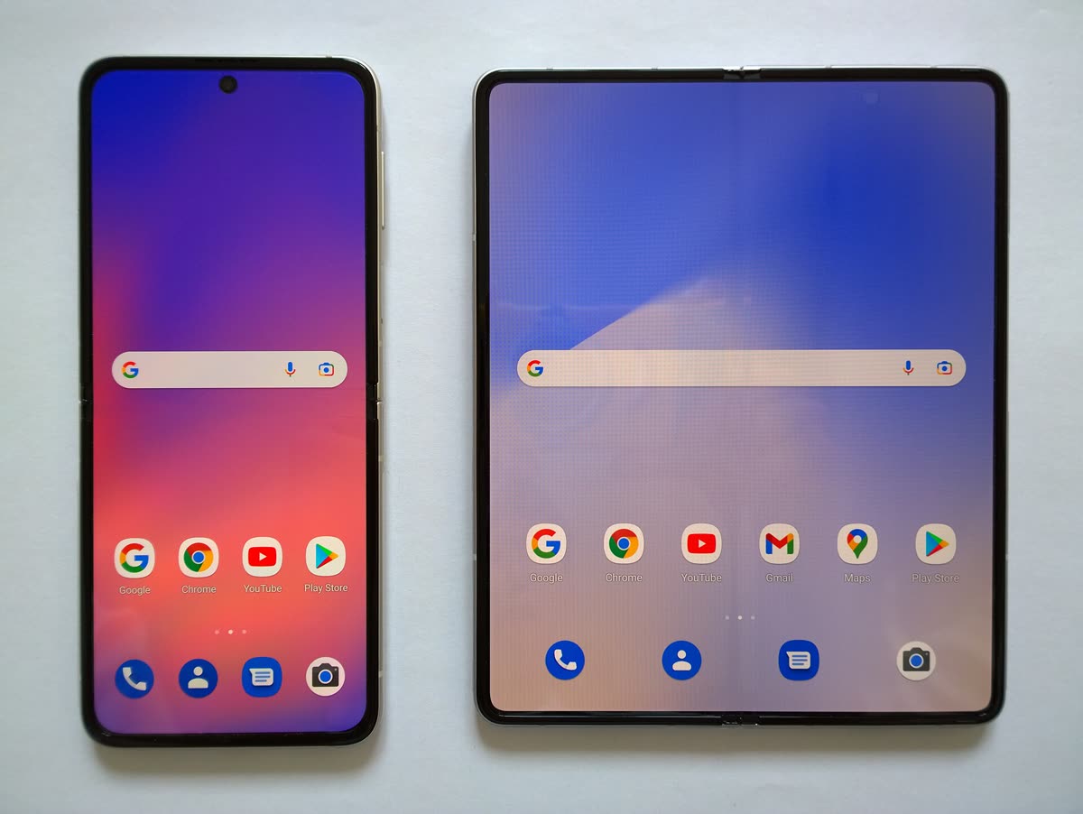Samsung Galaxy Z foldable phone — 폴더블 아이폰 예상 사양과 가격