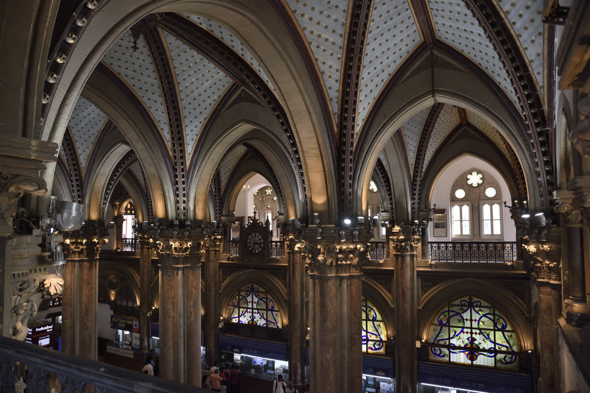 Partial interior view of the heritage section and local trains ticket booking office of Chhatrapati Shivaji Maharaj Terminus, Mumbai, Maharashtra — 주민등록·KTX 예약 위임은 어떻게 되나