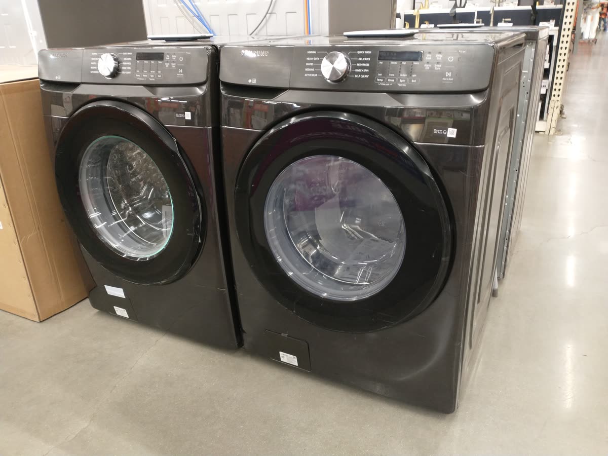 Large Household Appliances in a Home Improvement Store in California, in 2024 (22) — 뉴 그랑데 AI 예약판매, 혜택은 뭐가 있나