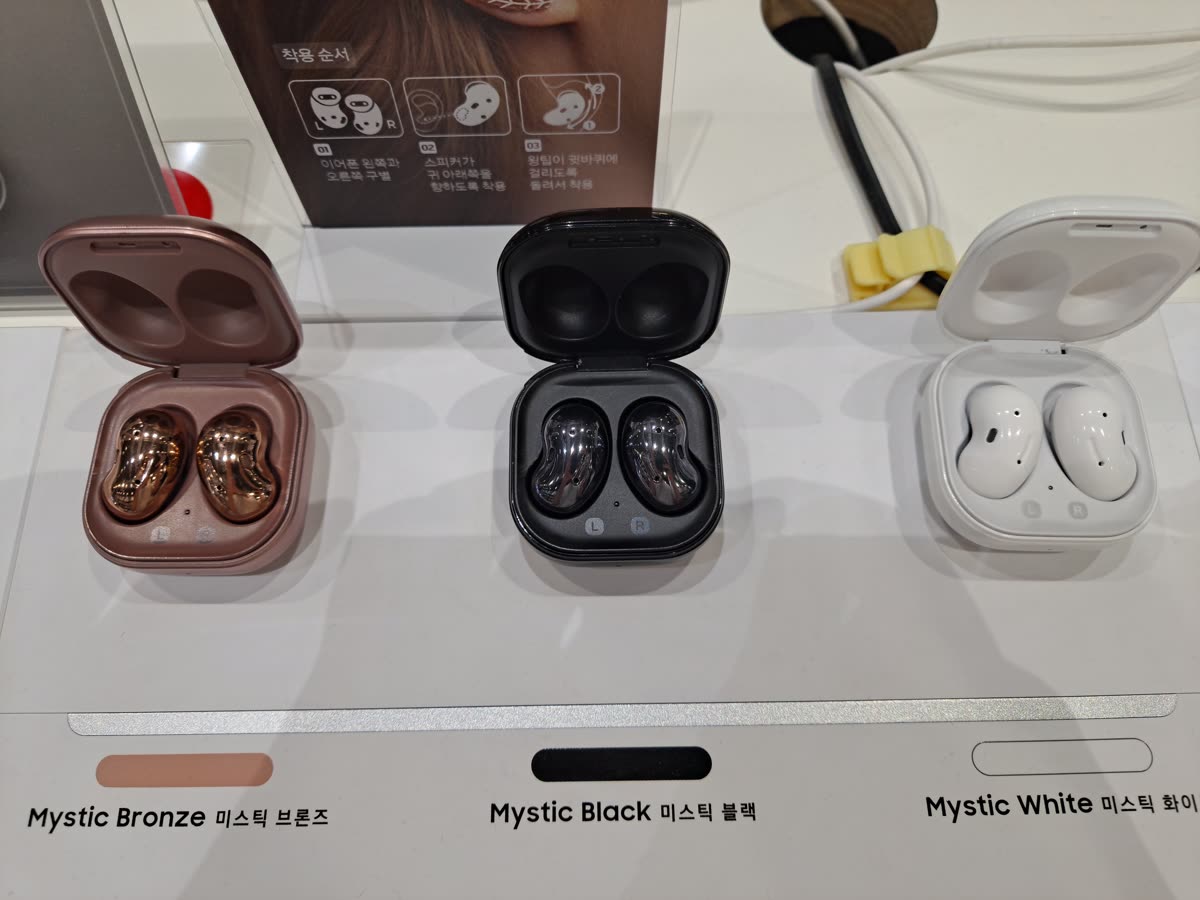 Samsung Galaxy Buds Live — 갤럭시 버즈 초기화 방법 — 양쪽 터치패드 7초